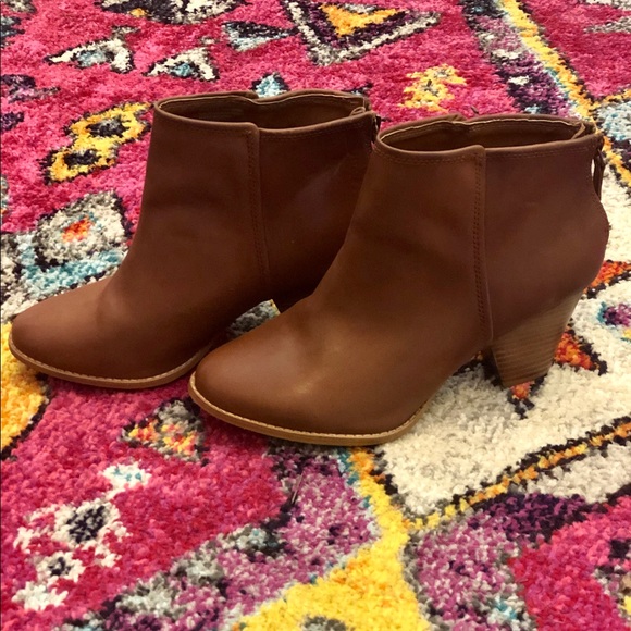 Splendid “Roland” Booties - Picture 2 of 3